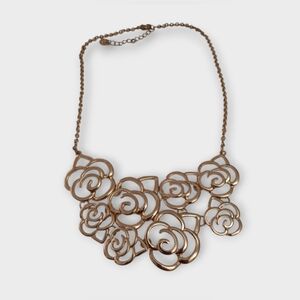 🌟3/$15 Icing Gold Rose Statement Necklace